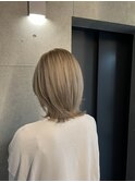 ホワイトグレージュ　ケアブリーチ　ウルフ　レイヤー