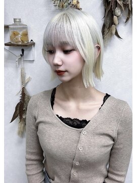 エミーバイモアムー(Emmie byMoremuu) 【あいり】ホワイトブロンド