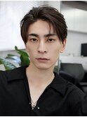 毛流れヘア金髪ナチュラルセンターパートツーブロック