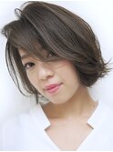 《フォギーグレージュ》上品で女性らしい大人ボブ