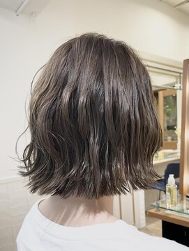 ネオリーブ チロル 横浜西口店(Neolive CiroL.) 切りっぱなしボブヘア