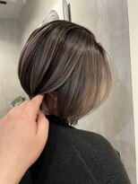 ブルックス&nbsp;ショートボブ　ボブ　バレイヤージュカラー