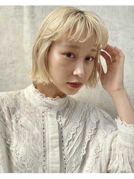 シー(thee) ブロンドヘアー