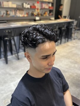 ハングアウト(Hangout) フェードカット/メンズパーマ/シチサン/かきあげ/刈り上げ