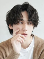 フィフス(fifth)&nbsp;原宿微分けセンターパート緩めシャドウパーマ黒髪ビジネスヘア