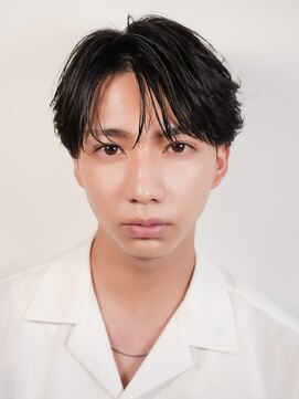 オーシャントーキョー ホワイト 原宿(OCEAN TOKYO WHITE) 韓国風センターパートウルフ黒髪ニュアンスパーマリクルート