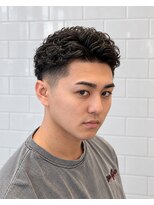 ゼロスバーバー(0's BARBER SHOP)&nbsp;極道パーマ×スキンフェード｜男らしいオールバック短髪