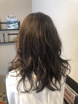 ヨナサン(Yona Saint) 大人カッコ可愛い透明感アッシュカラー