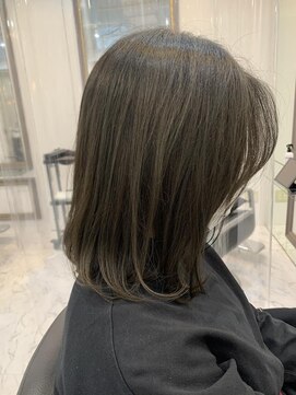 エスカーラ 表参道(THE ESCALA) ブルーグレージュの透明感カラー【タビラマユミ】