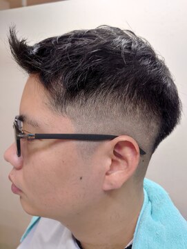 ヘアーカットデザインサロン スマッシュ 田町店(Hair cut design salon Smash) アップバング　フォワード　バーバー　スキンフェード メンズ