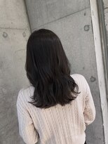 リビンバイアフロート(Livin by afloat)&nbsp;ミディアムローレイヤー　暗髪　シルバーグレージュ