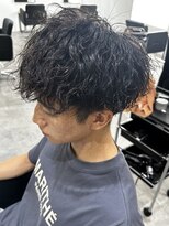 ヒュイル バイ ニアウ(Hwyl by Niau) メンズマッシュパーマツイストパーマスパイラルパーマ刈り上げ