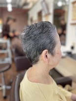髪師 ケンジロウ(Kenjiro)&nbsp;シルバーグレーベリーショート