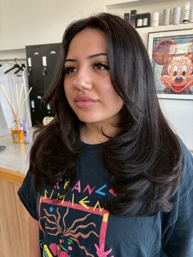 ウィリーベル 沖縄(WILLIE BELLE) 前髪なし/レイヤーカット/似合わせカット/小顔/黒髪