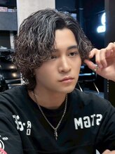 毛量が多くてまとまらない方へ。動きを味方にするサーフカール[メンズカット/メンズパーマ/横浜]