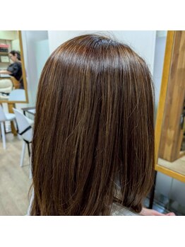 Gratiii Deco【グラティ デコ】の写真/【白髪染めもツヤ髪へ】ただ染めるだけは卒業!メテオカラーで繰り返すほど潤いと透明感溢れる大人髪を実現*