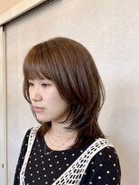 アンドモア(and MORE)&nbsp;透明感ベージュ×くびれウルフレイヤー