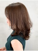 レイヤーミディ_フォギーベージュ耳かけウェーブパーマ_ba294963
