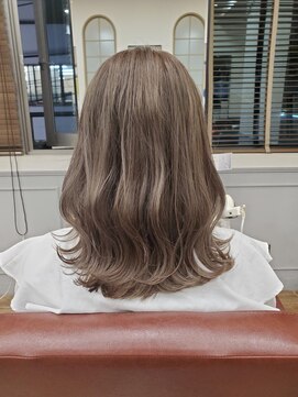 グランシュ 青葉台店(GranCieux) ミディアムヘアのオリーブベージュ☆