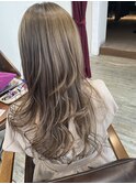 ペールベージュカラーで作る艶感カラー