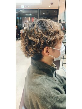 ノーム バイ アウラ(norm. by aura) マッシュパーマ