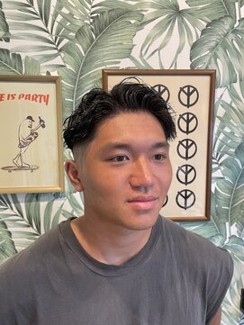 ナチュラル ヒーロー(Natural HERO) ミディアムパーマフェード