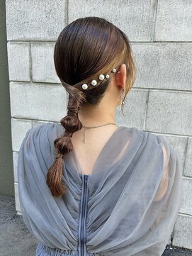 メイカ(MEIKA) 【 結婚式参列ヘア ×  タイト ローポニー 】浅野美紀