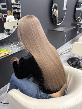 ホワイト 梅田(white) ミルクティーベージュ>