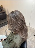 秋冬のハイライトはミディアムヘアにも大人気！