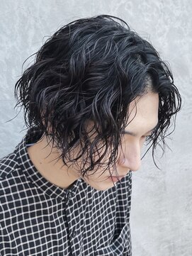 フィフス(fifth) 原宿メンズパーマスパイラルパーマセンターパートガイルヘア20代