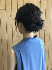 職場の後輩の結婚式に出席するヘアアレンジ