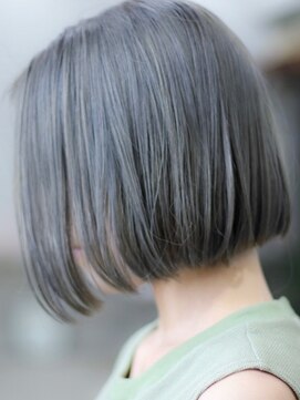 ぱっつんボブとグレイヘア L フォーム Form のヘアカタログ ホットペッパービューティー