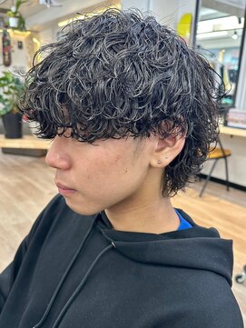 ウェイビーエフティフィフス 横浜西口(WAVEY ft.fifth) 波巻きパーマメンズマッシュウルフツイストスパイラルパーマ