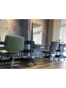 大きな美容室が苦手な方にお勧めの空間。”毎日頑張っている自分へ”ご褒美のひと時を過ごしませんか？