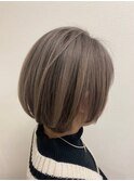ブリーチオンカラー白髪ぼかしショートボブ