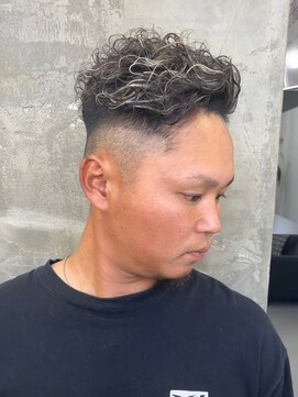 キング 枚方店(K!ng) 縮毛矯正髪質改善ハイライトレイヤーカット枚方美容室エクステ