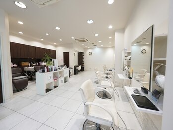 ヘアーメイク ハーベスト(HAIR MAKE HARVEST)の写真/スタッフ3名のみ!少人数の落ち着いた空間で、周りの目を気にせず最高の美容タイムをお過ごしいただけます!