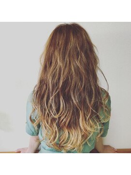 ワースホワイル(WORTH WHILE) 大人ガーリーダークアッシュミディアムレイヤーカットブリーチ