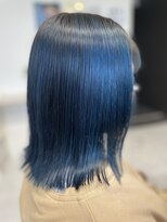 トータルビューティサロン シェリ(total beauty salon cheri) ディープブルー×切りっぱなしセミディー