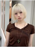 ホワイトブロンド×レイヤーボブ