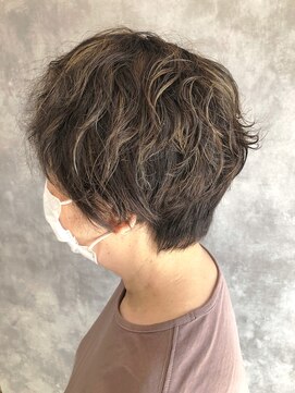 ランダ(LANDA.) ゆるパーマ×ハイライト×ショート