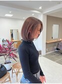 内巻きミディアムボブ