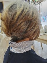 丹下陽子美容室 白髪を活かしたデザイン