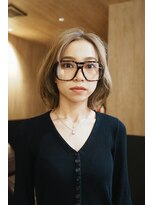 ミューズ バイ ケンジ(MUSE by KENJE) ベージュカラーミディアムフェイスレイヤーハイトーンボブ