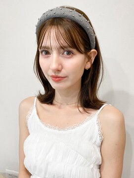 レア 表参道(L'ea) ・大人ガーリーダークアッシュミディアムレイヤー似合わせカット