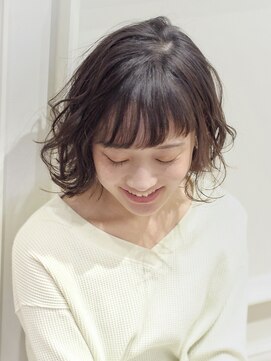 イロ(Ilo) ナチュラルウェーブの王道ボブ