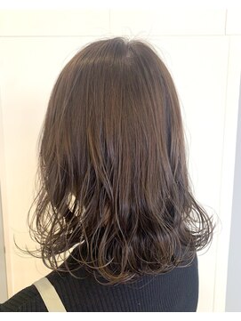 ニナル(Ninal) 『 オリーブベージュ × 毛束感 』ゆるふわ無造作スタイル ☆