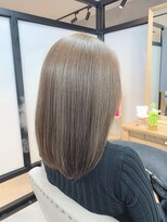 イーラ(era)&nbsp;透け感　透明感　クリアグレージュ　こなれミディ　/era