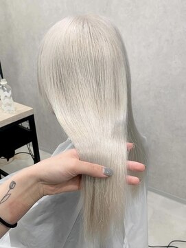 ロウル 渋谷(LOWRL) ホワイトカラー/ミディアムヘア/デザインカラー