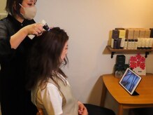 シャンプーボーイ エルシ(SHAMPOOBOY C/L)の雰囲気（カウンセリングでお客様と一緒に頭皮の状態を確認します）